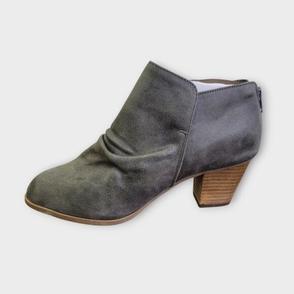 Report Clarice Bootie Gray Faux‎ Suede Womens Size 7.5W Back Zip Block Heel - Picture 1 of 11